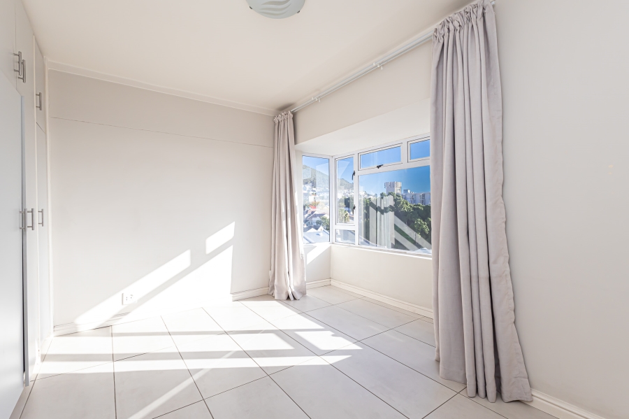 To Let 2 Bedroom Property for Rent in Green Point Western Cape